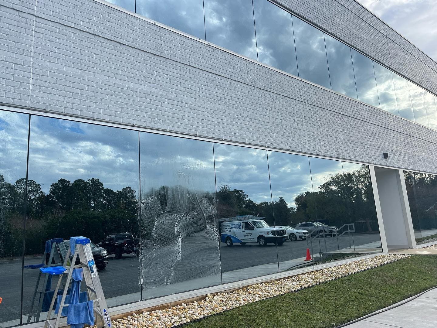 Window cleaning technician working in Wilmington, NC